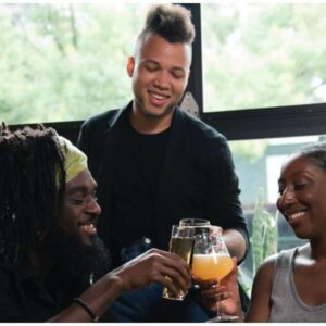 The Love Central - friends The Love Central - Photos show friends celebrating friendships