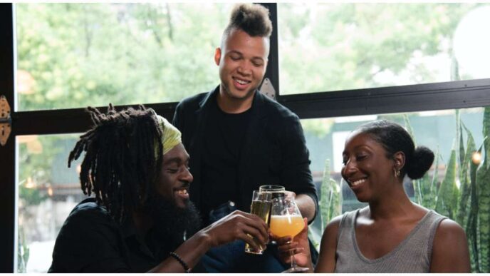 The Love Central - Photos show friends celebrating friendships