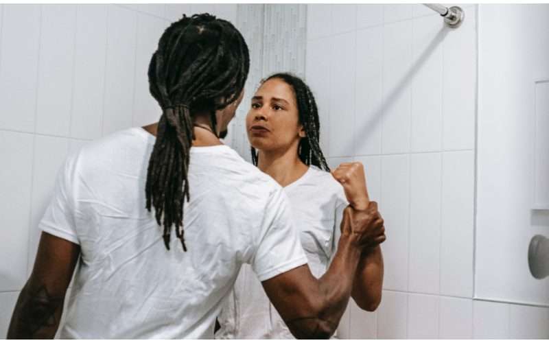 How to tell protective partners from controlling ones