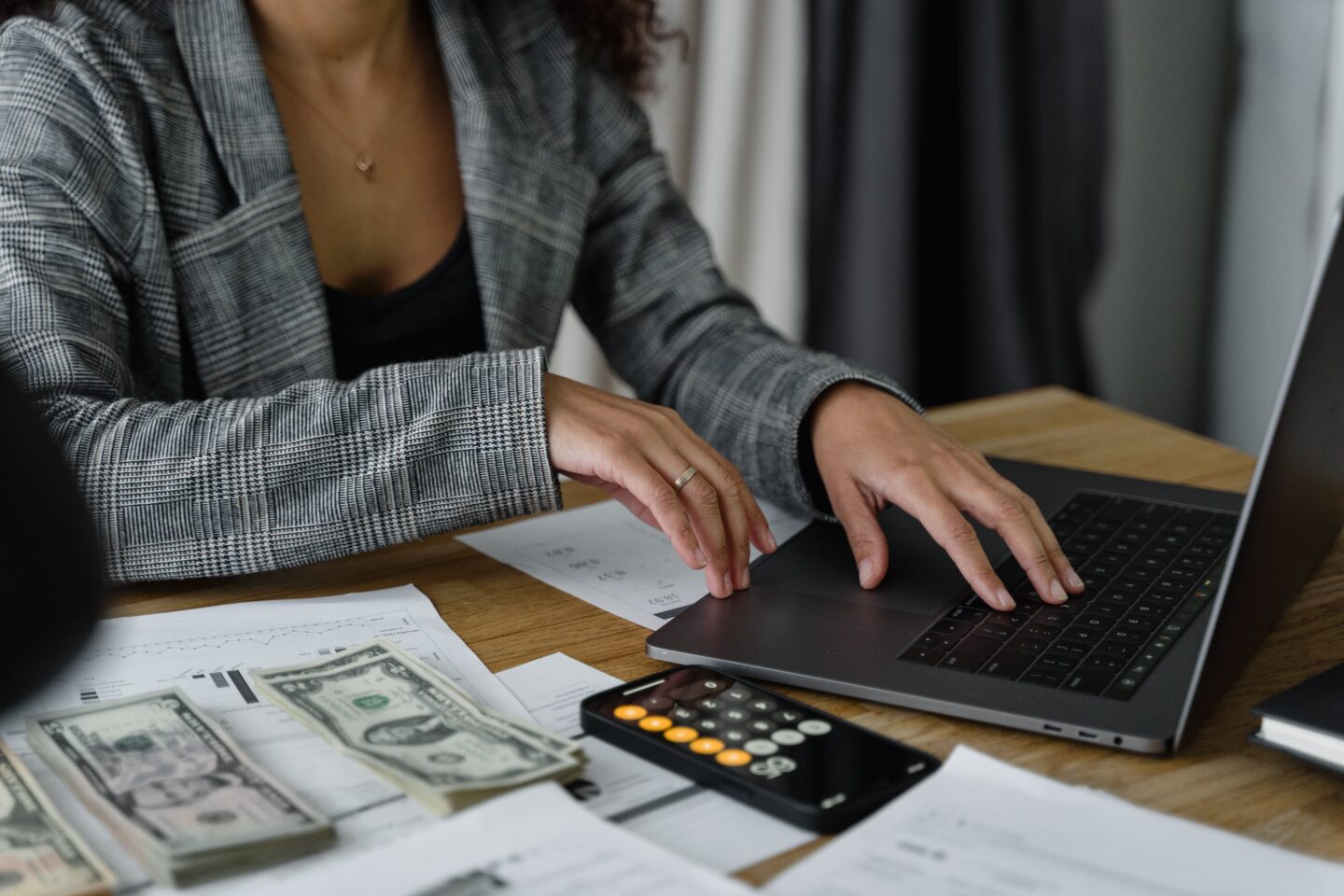 Managing Financеs and Invеsting in a Forеign Land: A Comprehensive Guide