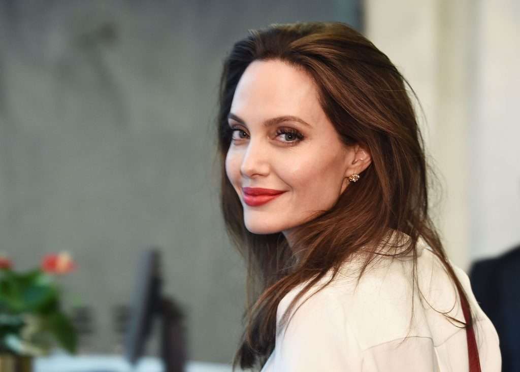 The Love Central - angelina-jolie-un-b22723e83500424b9de9afca66aa7497 The Love Central -