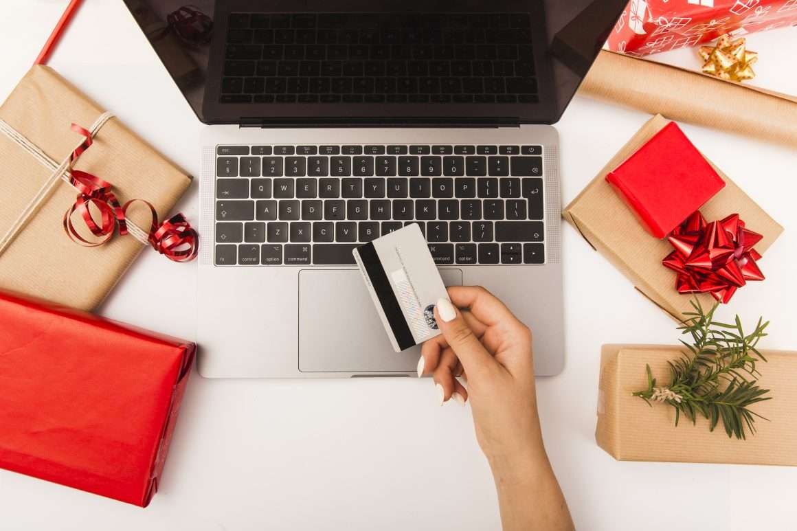 The Love Central - The Ultimate Guide to Affordable Canadian Online Christmas Shopping