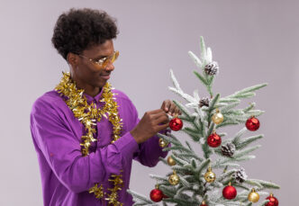 How to Decorate Your Christmas Tree on a Budget