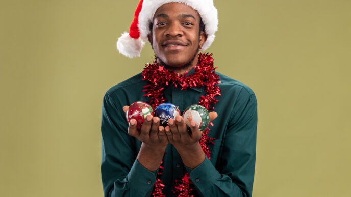 Whether You’re a Minimalist or a Maximalist, Here’s How to Decorate for Christmas