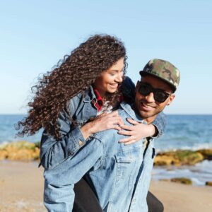 The Love Central - How to Find Your Holiday Heartthrob