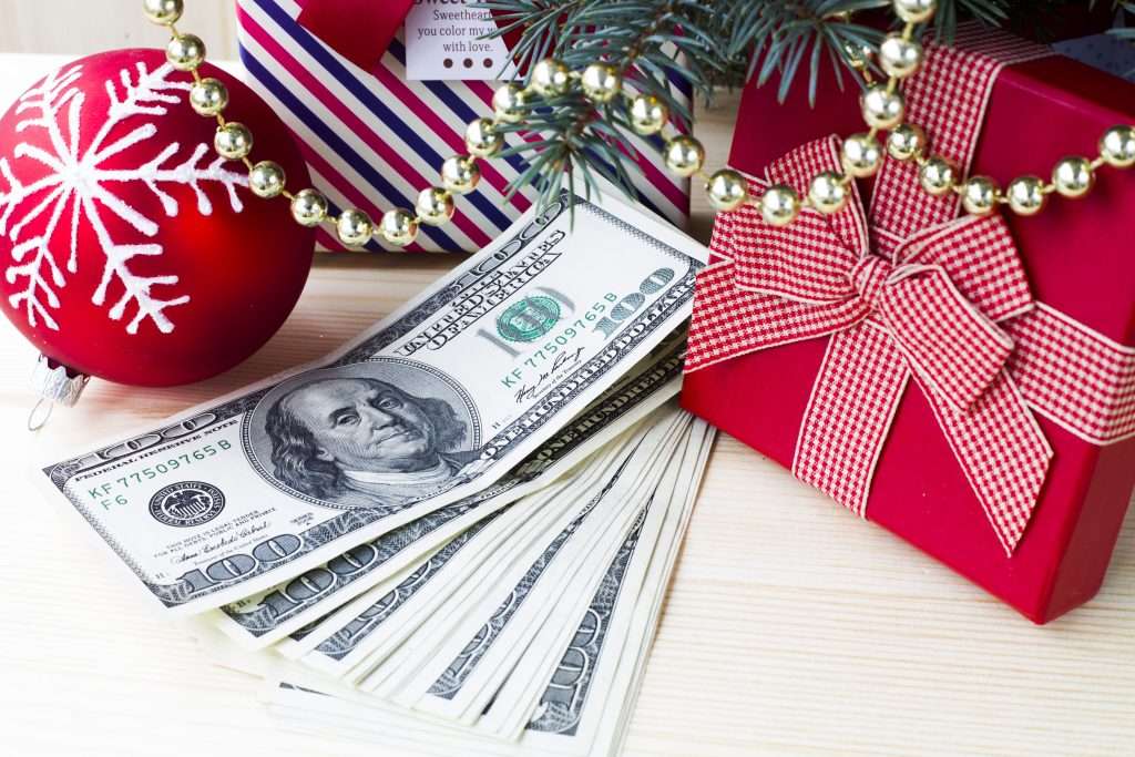 The Love Central - How to Save Money on Christmas Gifts The Love Central -