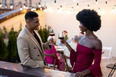 5 Kissable Trends to Spice Up Your Holiday Romance