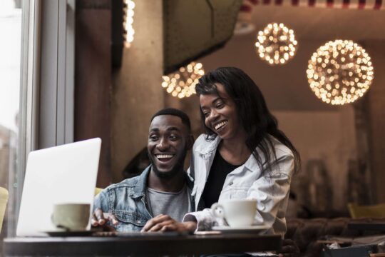 How to Create a Successful Side Hustle with Your Partner in 9 Easy Steps