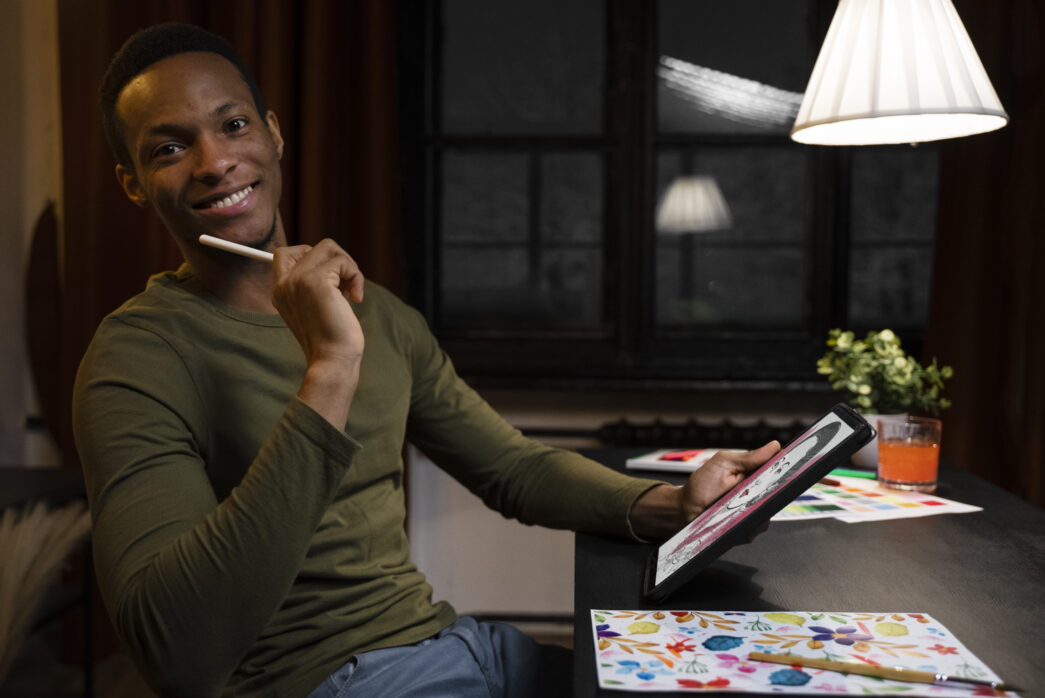 The Love Central - The Best Side Hustles for Creatives and Artists in 2024