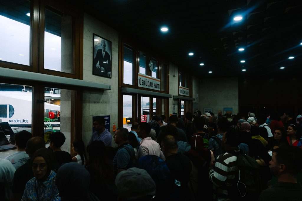 The Love Central - Tips and Tricks for Handling Crowded Airports and Popular Destinations Tips and Tricks for Handling Crowded Airports and Popular Destinations