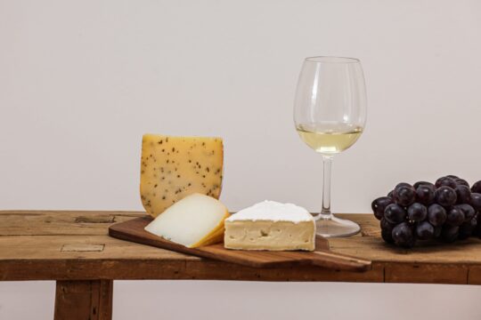 How to Make Your Own Wine and Cheese Pairings for Valentine’s Day
