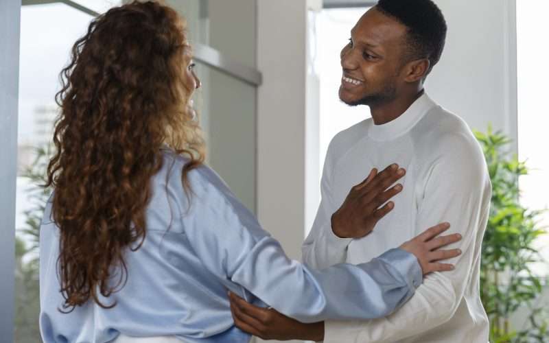 How to Use Body Language to Enhance Your Love Life