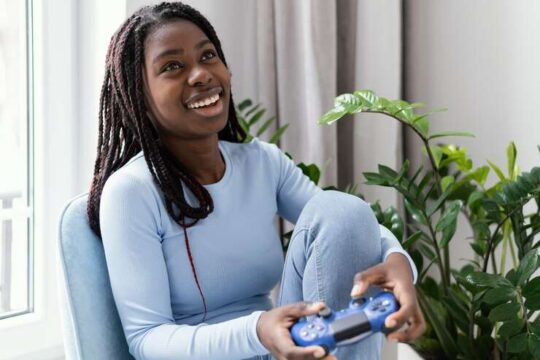 The Benefits and Risks of Online Gaming for Teens