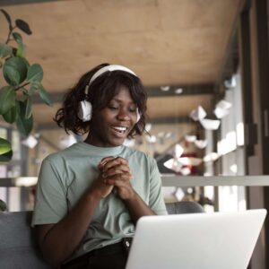 The Love Central - How Online Dating Has Changed the Way We Find and Fall in Love 3 The Love Central - From Tinder to Soulmate: How Online Dating Has Changed the Way We Find and Fall in Love
