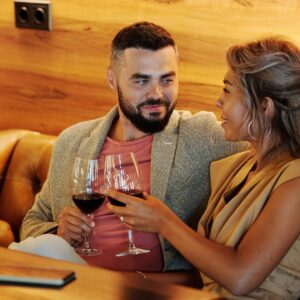 The Love Central - The Bad and Good of Dating Older Women The Love Central - The Bad and Good of Dating Older Women
