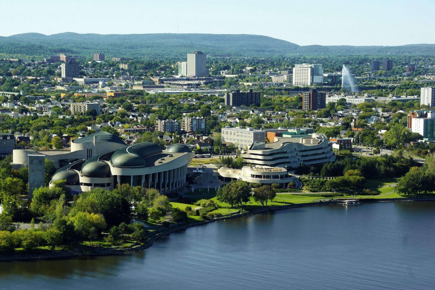 The Best of Ottawa: From Gourmet Bites to Unique Shopping Experiences
