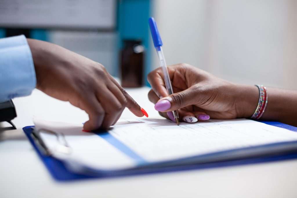 The Love Central - Patient signs medical insurance form What to Do When Your Luggage Disappears at the Airport