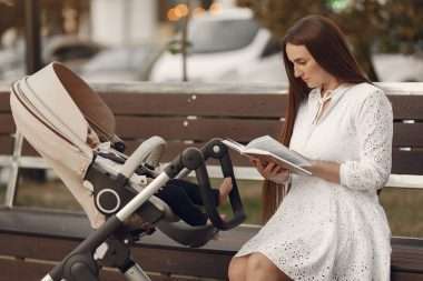 7 Tech Gadgets for New Moms: Making Motherhood a Breeze
