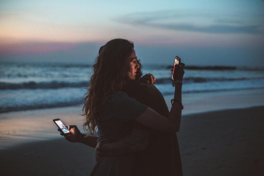The Love Central - How to Check if Your Partner is Window Shopping on Dating Sites How to Check if Your Partner is Window Shopping on Dating Sites