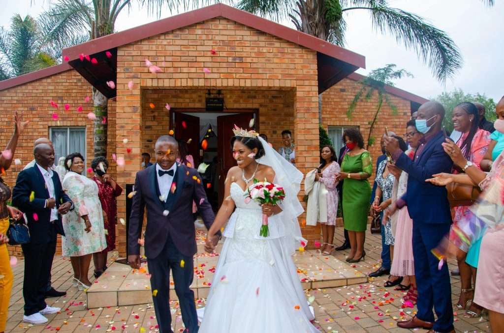 Your Guide to Being the Best Wedding Guest