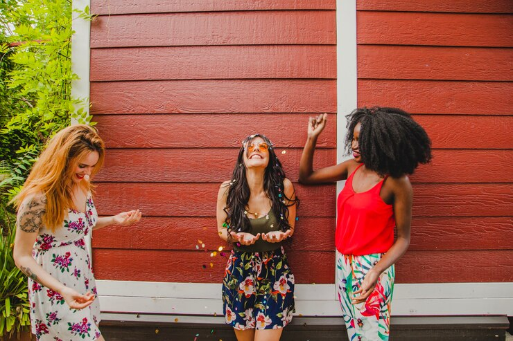 The Great Friend Shedding: Why Letting Go of Friends Can Be a Sign of Growth
