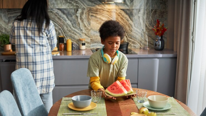 10 Ways to Raise Awesome Kids on a Shoestring