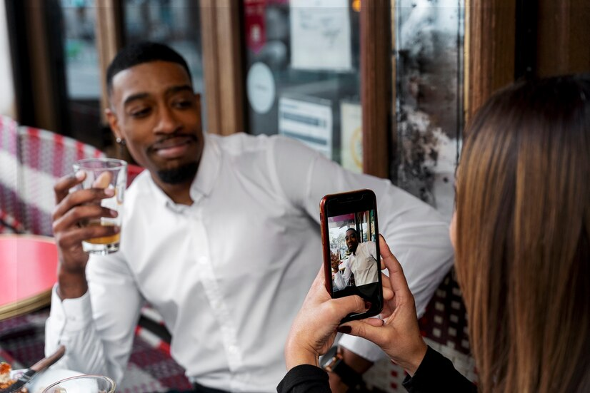 The Love Central - Tired of Tinder? Why Slow-Burn Romance is the New Bae The Love Central - Tired of Tinder? Why Slow-Burn Romance is the New Bae