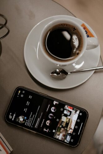 6 Red Flags in Dating Profiles That Predict Incompatibility