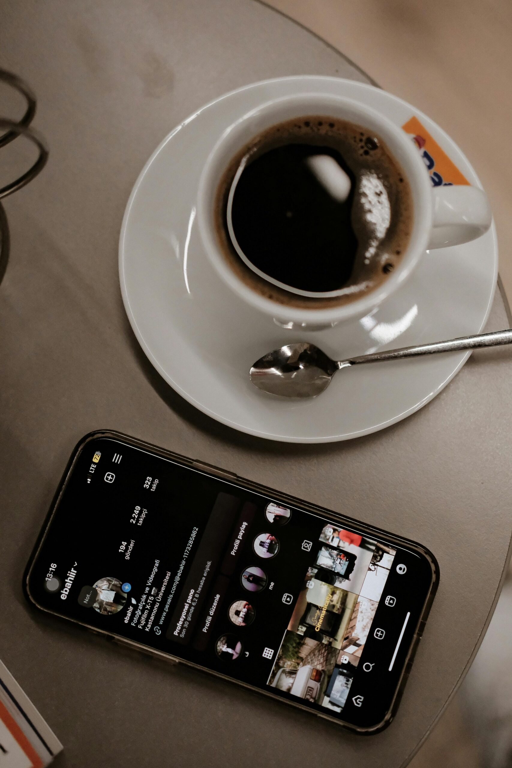 The Love Central - 6 Red Flags in Dating Profiles That Predict Incompatibility