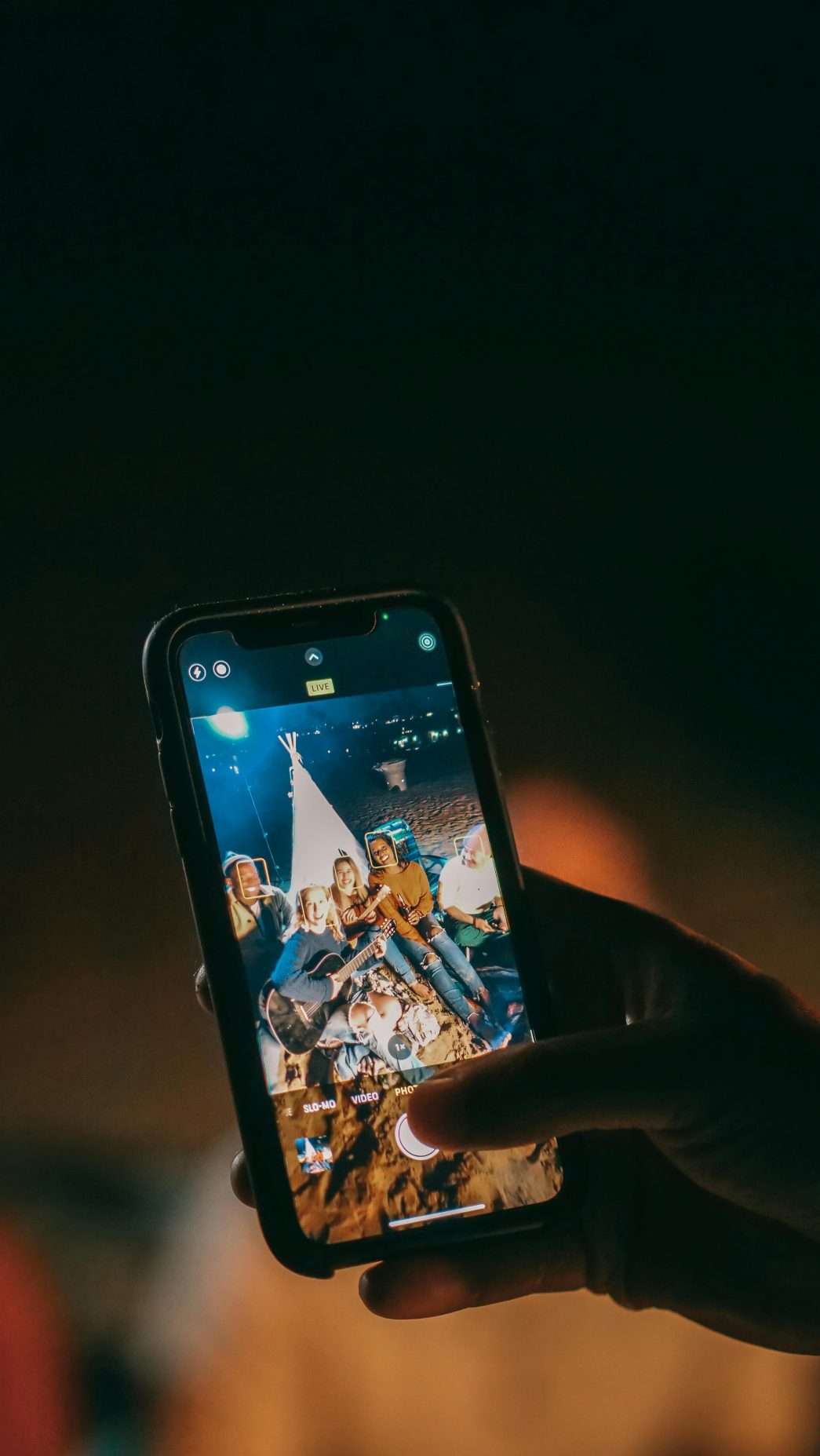 The Love Central - From Likes to Laughs: Navigating Social Media vs. Real-Life Bonds