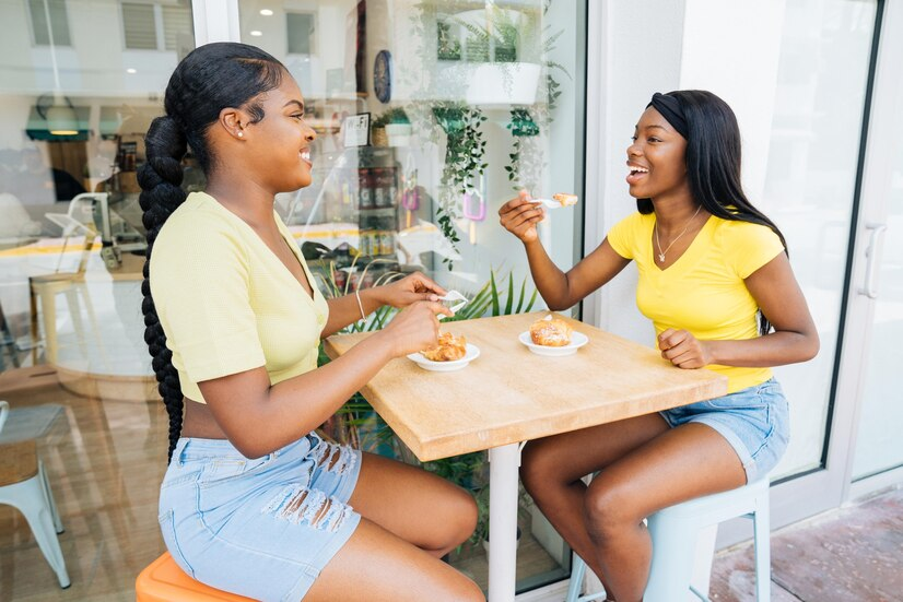 The Love Central - Best Friend Quiz: How Well Do You Know Your Best Friend? The Love Central - Best friends eating ice cream