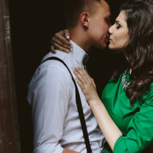 The Love Central - First Kiss Jitters? We've Got You Covered: Your Guide to a Kiss You'll Never Forget