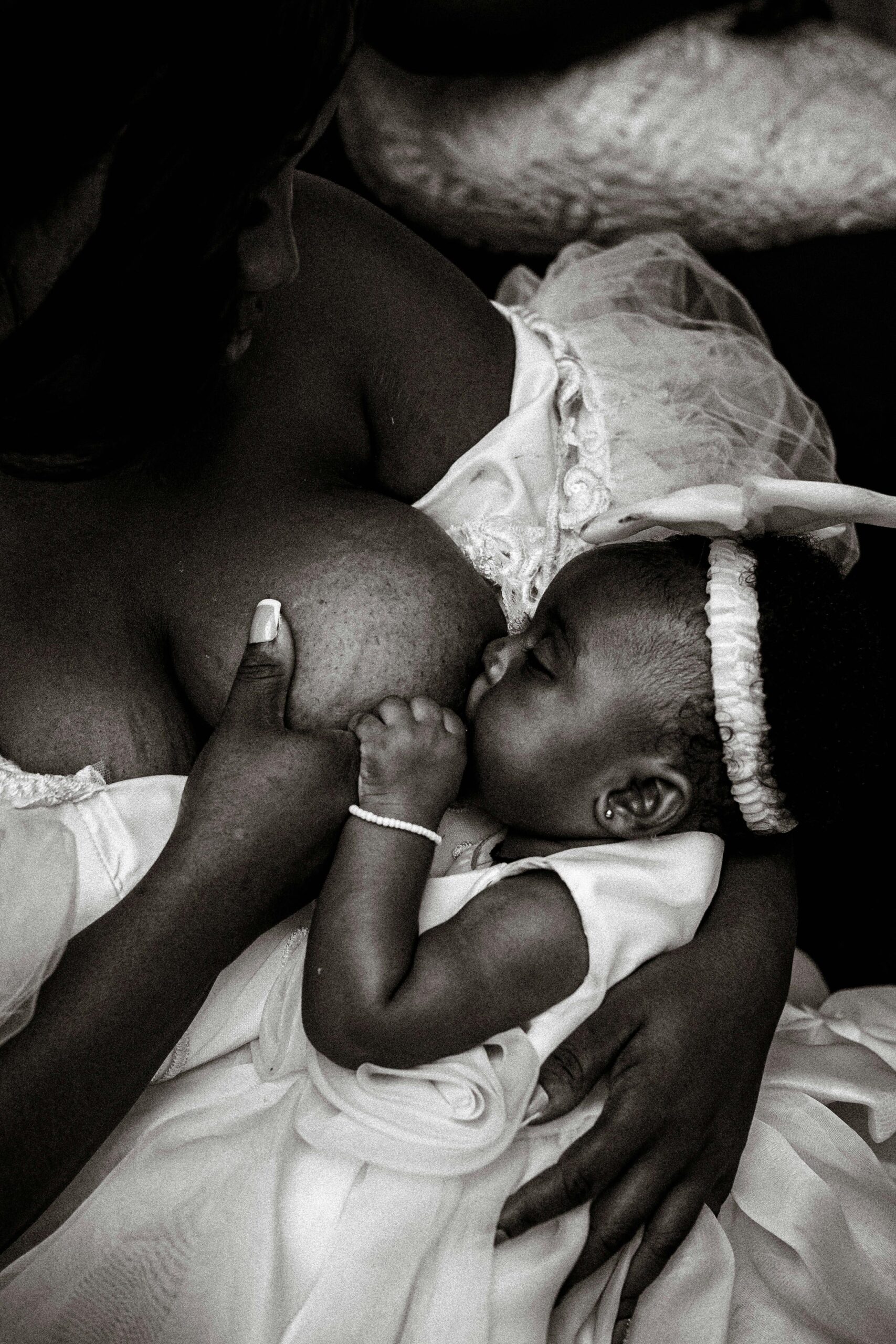 The Love Central - Cultivating Healthy Breastfeeding Habits: What Works