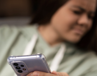 Toxic Friendships: 7 Red Flags in Social Media Interactions