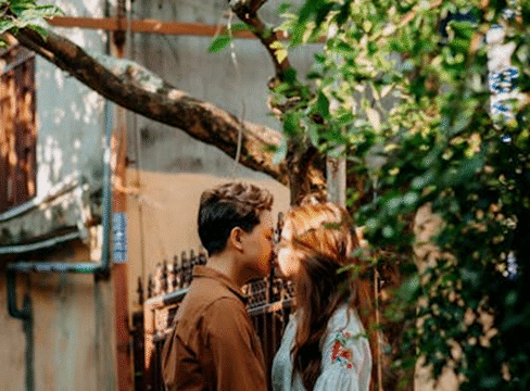 Freshmen Dating: All About Finding Love on Campus