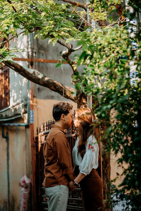 Freshmen Dating: All About Finding Love on Campus