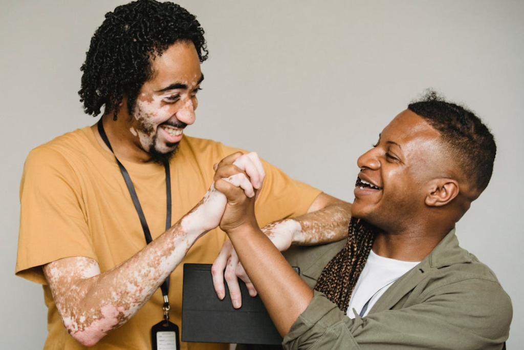 The Love Central - When Your Friend Wins Big: 5 Tips for Coping with Their Success The Love Central - Friends celebrating