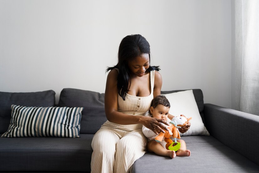 The Love Central - Mom's Diet, Baby's Brain: The Essential Nutrients for Breastfeeding The Love Central - Cute mom and baby