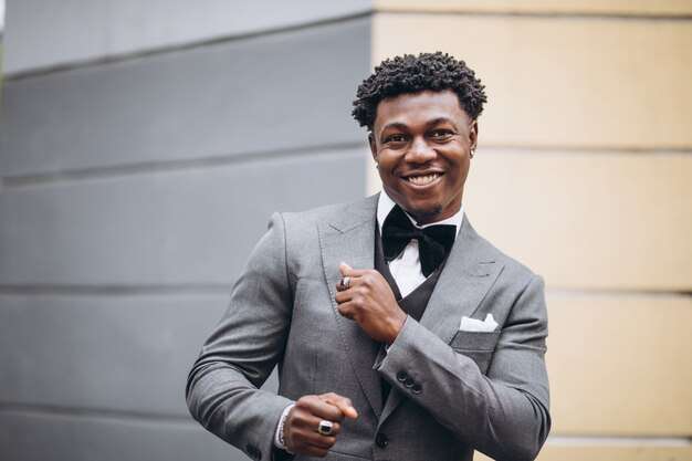 The Love Central - 10 Things to Do as a College Student: Valuable Advice For Undergraduates A student on suit
