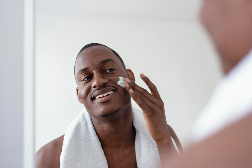 The Love Central - A guy moisturizing