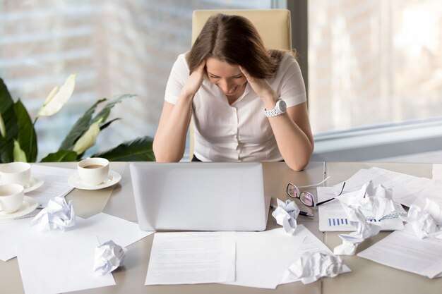 The Love Central - businesswoman-goes-mad-because-missing-deadline_1163-4319 The Love Central -