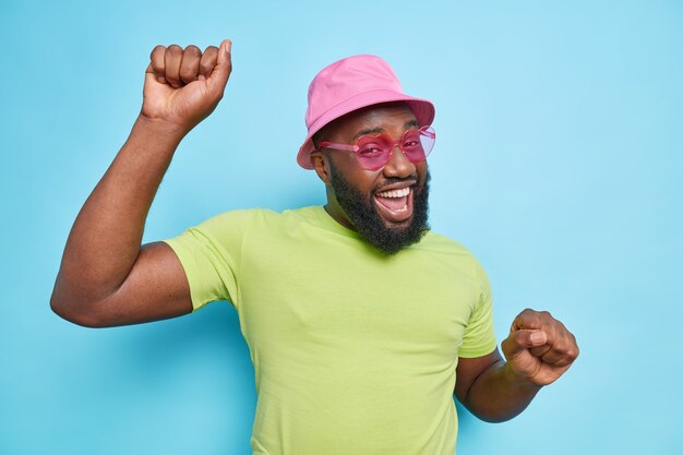 The Love Central - Mastering Acceptance: How to Let Go of What You Can't Contract The Love Central - A happy guy