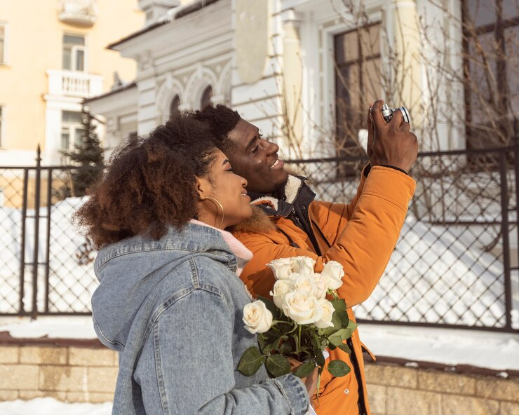 The Love Central - Umoja and Nia: The Keys to a Lasting Love The Love Central - Cute couple taking pictures