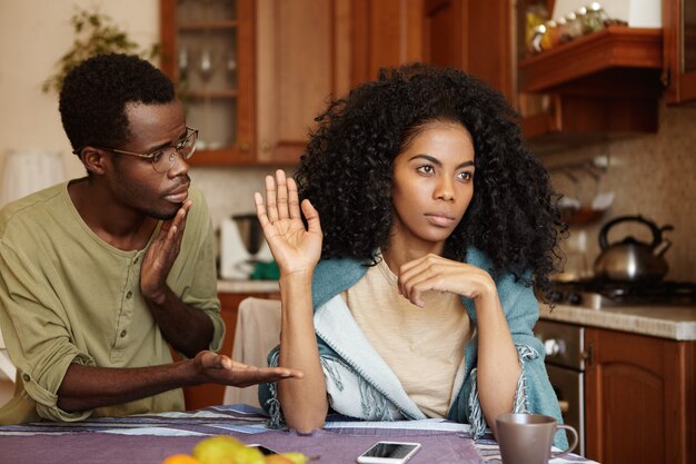 The Love Central - Love and Money: 7 Financial Red Flags you must know Before You Say I Do The Love Central - Couple having a financial fall out