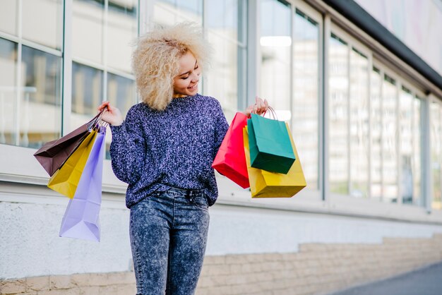 The Love Central - Love and Money: 7 Financial Red Flags you must know Before You Say I Do The Love Central - A lady who went shopping