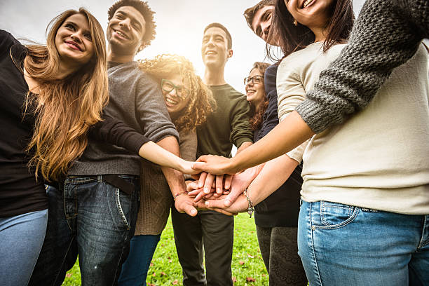 The Love Central - The Complete Guide to Meeting People in Your New City Group of teenagers volunteer