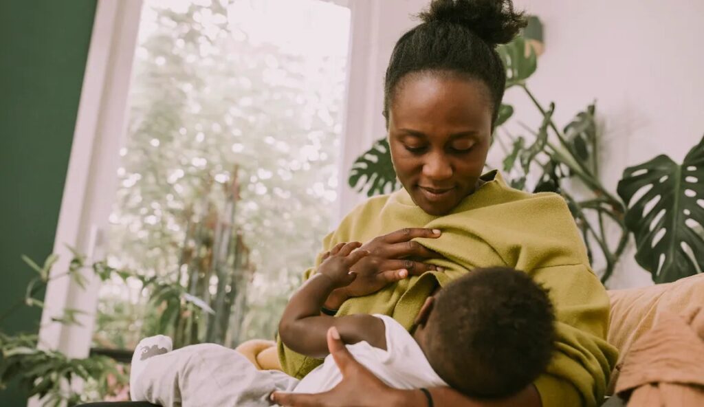 The Love Central - Breastfeeding Myths vs. Facts: What Every New Mom Needs to Know The Love Central - Breastfeeding mom and baby