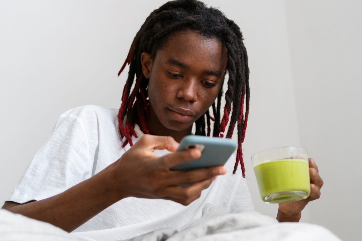 7 Simple Digital Detox Habits to Instantly Boost Your Self-Worth