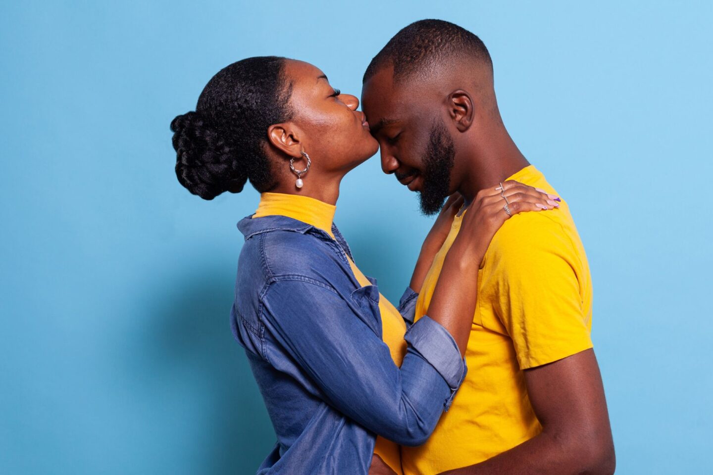 5 Simple Ways to Include Spontaneous Kisses in Your Daily Life (Even When Life Gets Busy)